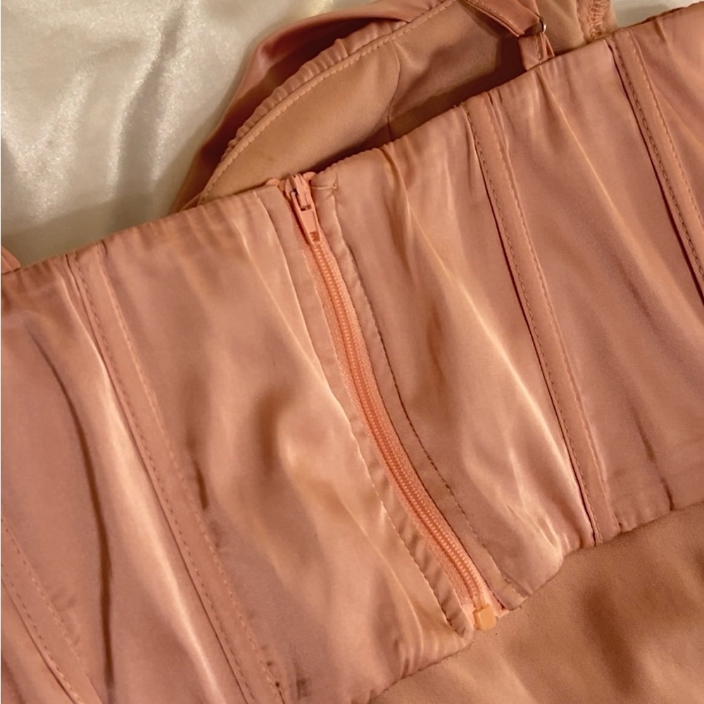 𝒫𝓇ℯ𝓉𝓉𝓎 𝓅𝒾𝓃𝓀 𝓈𝒶𝓉𝒾𝓃 𝒸ℴ𝓇𝓈ℯ𝓉 𝓉ℴ𝓅💕 - Picture 4 of 4